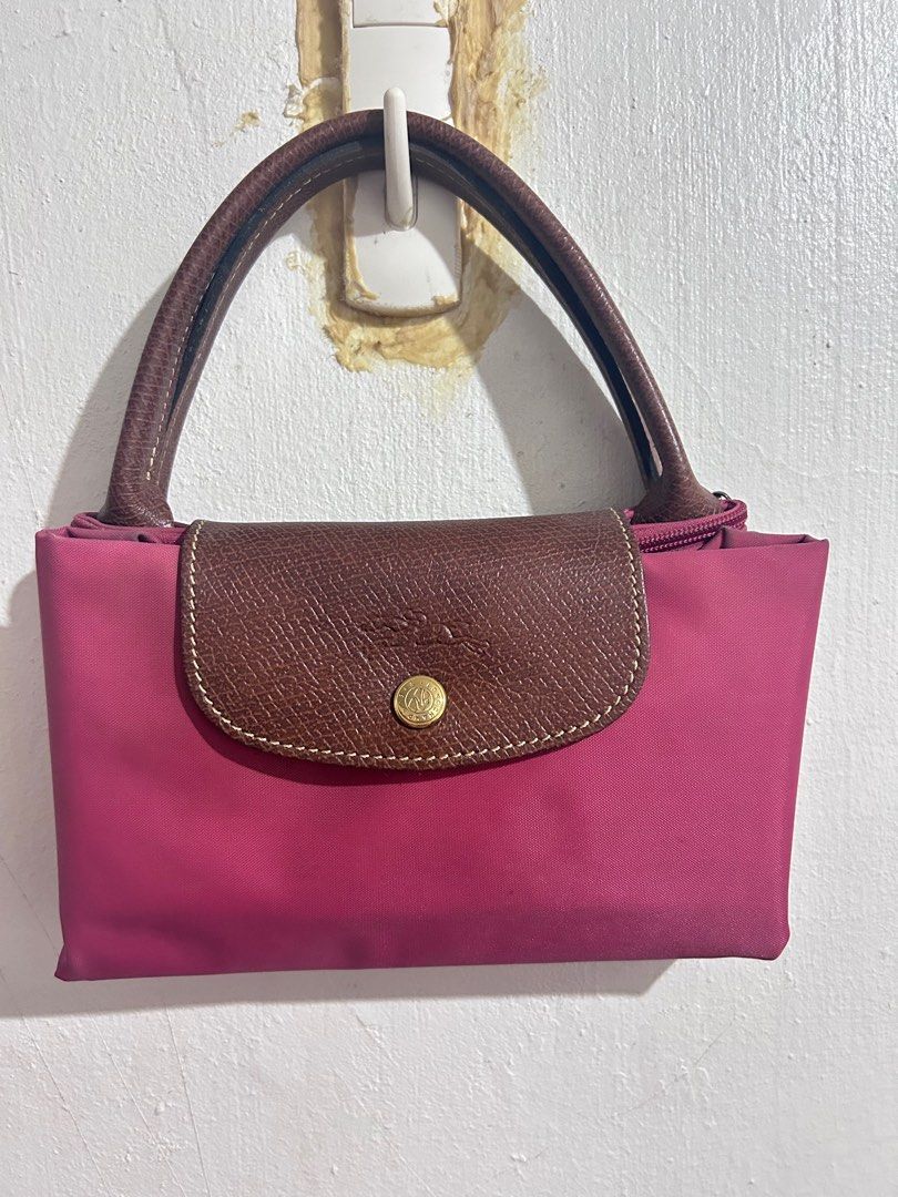 Longchamp Le Pliage Medium Short Handle (Category: Tote Bags) located in Cainta. Submitted by maple_mocha (Listing ID 1385358695, Image 2). Description: Original. Bought in Duty Free Fiesta Mall. This just needs a little cleaning. You can message me your price, I can try to haggle as long as the price’s reasonable. RFS: not using anymore..