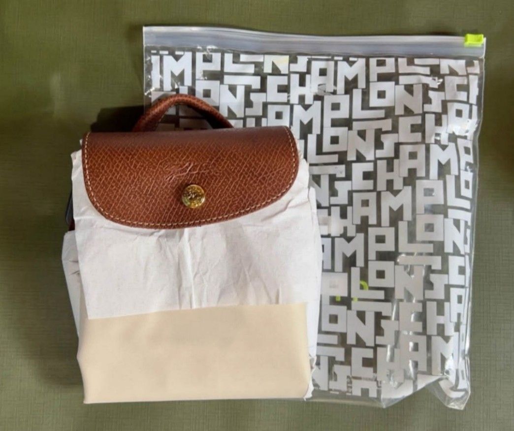 Longchamp medium backpack (Category: Luxury Bags & Wallets) located in Las Pinas. Submitted by glamdustph (Listing ID 1385373790, Image 2). Description: 💯 authentic medium size plus sf Thank you.