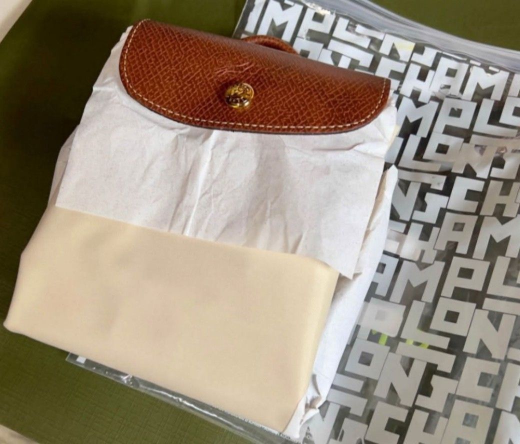Longchamp medium backpack (Category: Luxury Bags & Wallets) located in Las Pinas. Submitted by glamdustph (Listing ID 1385373790, Image 1). Description: 💯 authentic medium size plus sf Thank you.