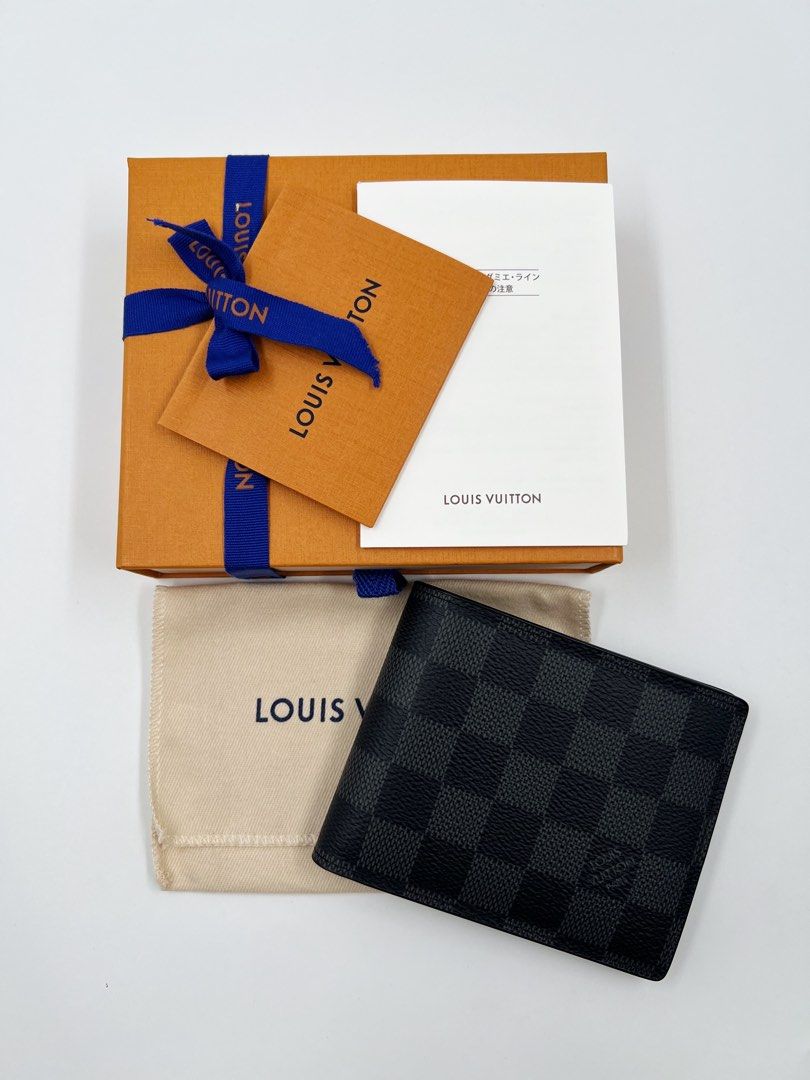 ⚜️Louis Vuitton Slender - Damier Graphite canvas wallet (Category: Luxury Bags & Wallets) located in Makati City. Submitted by 90sangel (Listing ID 1385309209, Image 3). Description: •Item: Louis Vuitton - Damier wallet 🩶🖤 •Size: 4.5 x 3.5 x 0.6" 3 credit cards slots 2 compartments for bills and tickets 2 side slots for receipts 2 business cards slots •Condition: As New! .