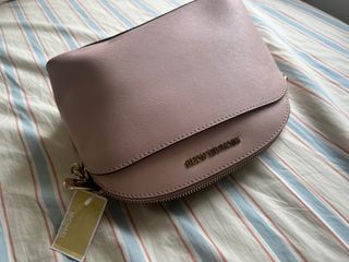 （分類：）位於 。 由 leungwi 提交（商品編號 1385341013，圖片 1）。簡介： 。