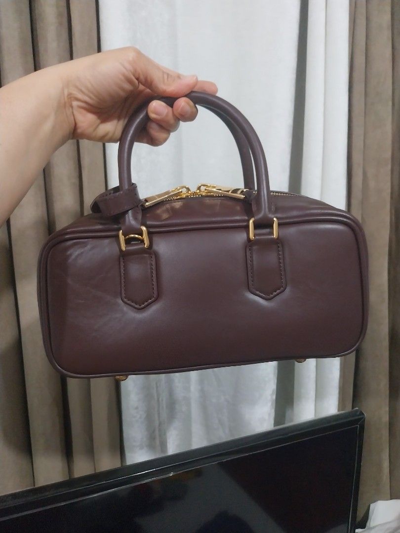 MIU Leather Bag (Category: Shoulder Bags) located in Quezon City. Submitted by jonvee2000 (Listing ID 1385301177, Image 3). Description: Arcadie Bag Preloved well loved excellent leather & gold hardware made in taly/ with white tag, lampo zip small size combination of satin & leather (inside).