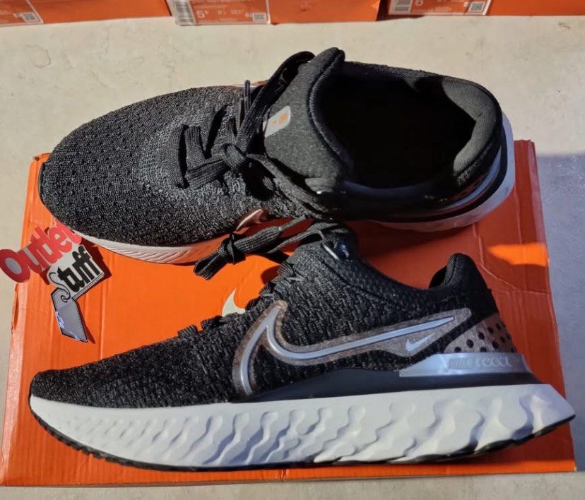 Nike React Infinity Run FlyKnit 3 (No Box) (Category: Sneakers) located in Kawit. Submitted by genctpp-74029 (Listing ID 1385427468, Image 1). Description: Only used once. Size: US 11.5 UK 9 EUR 44 RFS: Decluttering.