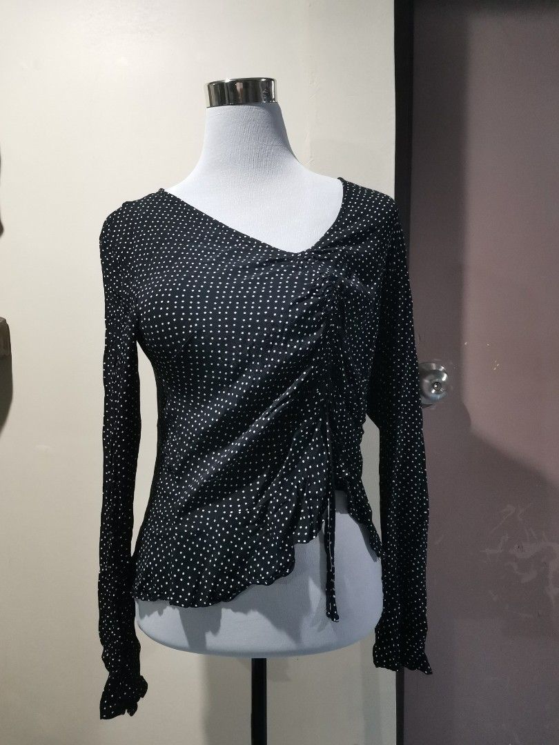 Black Polkadot Longsleeve (Category: Longsleeves) located in Makati City. Submitted by styledsecond_ (Listing ID 1385423395, Image 1). Description: 📝NOTES: • For sure buyers only, please. • No cancellation of orders upon confirmation. • No return, no exchange. • No Reservation • Kindly manage your expectations, as the items are pre-loved clothing. • Color may vary due to lighting 💵MODE OF PAYMENT: UB, Psbank, GCash, Paymaya 📚 MODE OF DELIVERY 