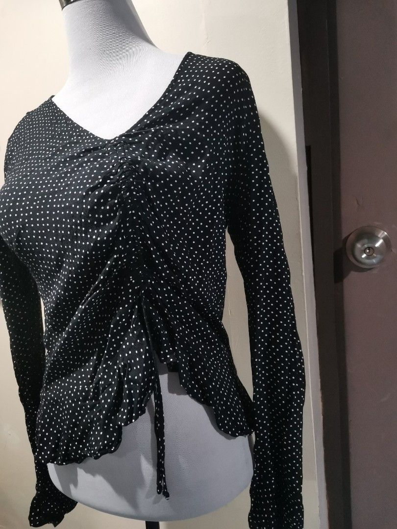 Black Polkadot Longsleeve (Category: Longsleeves) located in Makati City. Submitted by styledsecond_ (Listing ID 1385423395, Image 2). Description: 📝NOTES: • For sure buyers only, please. • No cancellation of orders upon confirmation. • No return, no exchange. • No Reservation • Kindly manage your expectations, as the items are pre-loved clothing. • Color may vary due to lighting 💵MODE OF PAYMENT: UB, Psbank, GCash, Paymaya 📚 MODE OF DELIVERY 