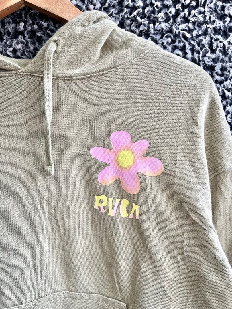 RVCA Pullover Hoodie | Size S (Category: Coats, Jackets and Outerwear) located in General Trias. Submitted by zrchustle.604 (Listing ID 1385299097, Image 2). Description: no issue excellent condition.