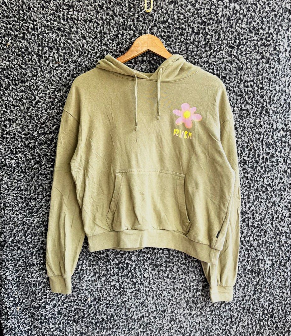 RVCA Pullover Hoodie | Size S (Category: Coats, Jackets and Outerwear) located in General Trias. Submitted by zrchustle.604 (Listing ID 1385299097, Image 1). Description: no issue excellent condition.