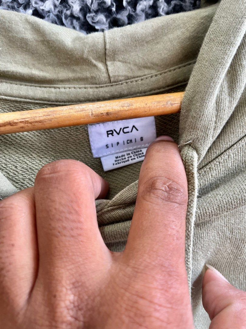 RVCA Pullover Hoodie | Size S (Category: Coats, Jackets and Outerwear) located in General Trias. Submitted by zrchustle.604 (Listing ID 1385299097, Image 3). Description: no issue excellent condition.