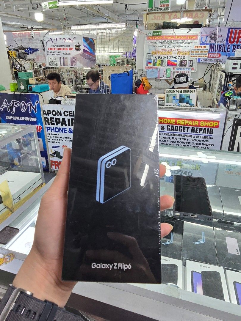 Samsung Galaxy Z Flip 6 5G 12gb 256gb Openline Dual Sim NTC Approve Snapdragon (Category: Samsung) located in Manila. Submitted by lenweltong05295 (Listing ID 1385307572, Image 1). Description: Samsung Galaxy Z Flip 6 5G 12gb 256gb Openline Dual Sim NTC Approve Snapdragon Brandnew Sealed with Warranty Onhand Stock.