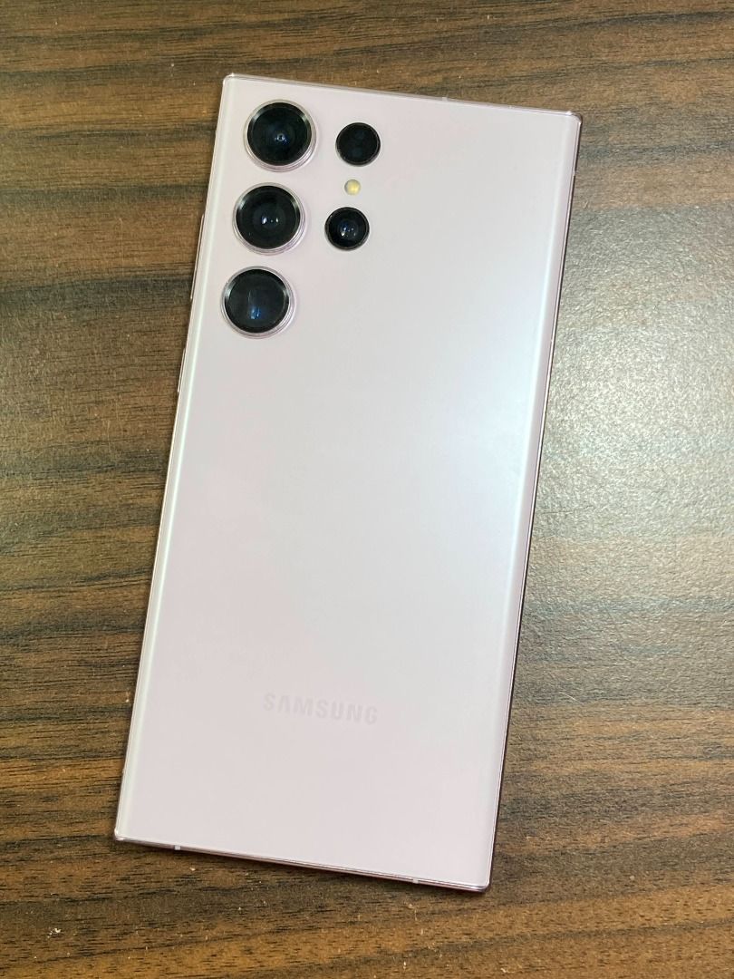 由 carrot_chen (刊登 ID 1383831613，圖片 1) 提交，位於 新北市 (New Taipei) 的 Samsung S23 Ultra 256G 5G 二手三星旗艦手機 紫色 S23u (類別：Samsung 三星)，說明：【出售商品】Samsung S23 Ultra 5G 12G+256G 紫色 【外觀新舊】螢幕無保護貼 有刮傷 【配件描述】無盒裝 無配件 【其他】功能顯示都正常 香港公司貨 原廠保固已過 賣家責任保固七天 【備註】港版沒有悠遊卡的功能 其他跟台灣用法差不多。