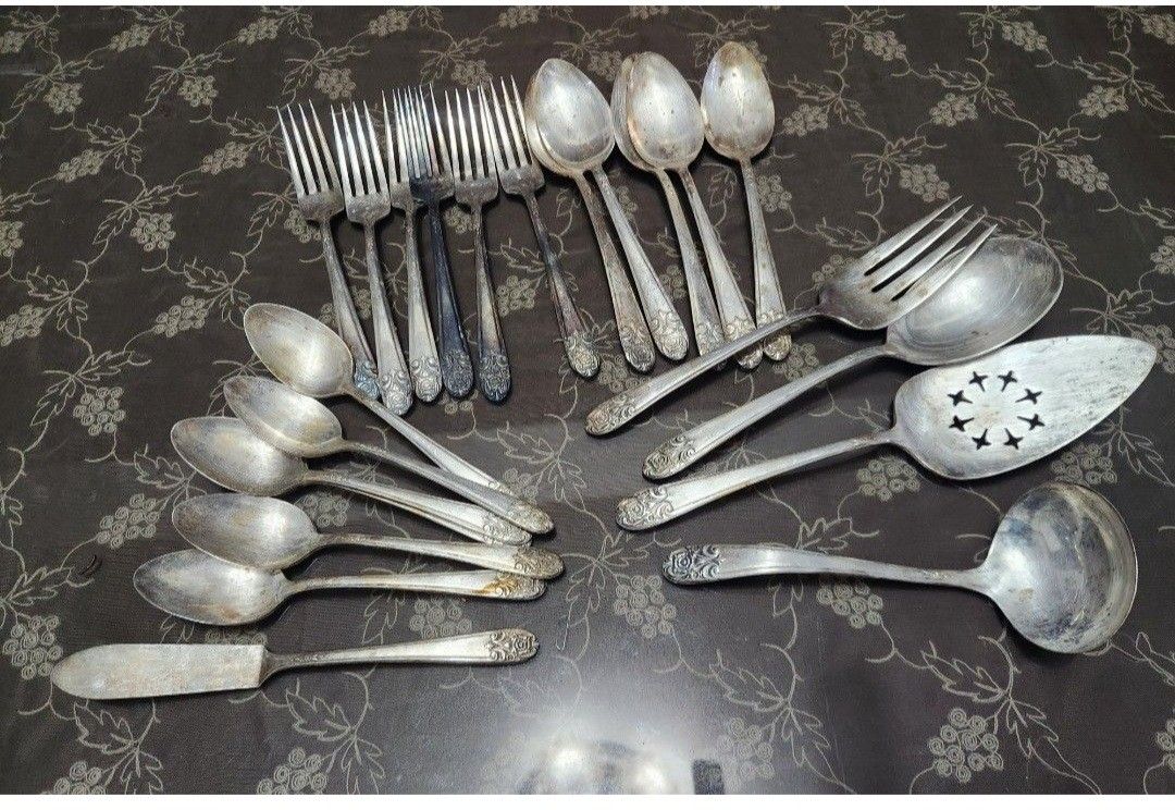Silver Cutlery (Category: Dinnerware & Cutlery) located in Quezon City. Submitted by geminimomma2 (Listing ID 1385258330, Image 1). Description: Antique silver plated cutlery Brand: Melody Lot consists of: 6 fork pair of serving spoon & fork 5 spoon butter knife soup ladle 6 tablespoon cake server Best offer....