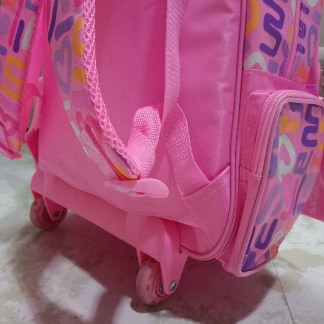 Smiggle kids trolley school bag / large size (Category: Babies & Kids Fashion) located in Manila. Submitted by honeylei28 (Listing ID 1385332550, Image 2). Description: No issues po 4days lang nagamit anak ko ayaw na nya gamitin. Singapore pa po binili...