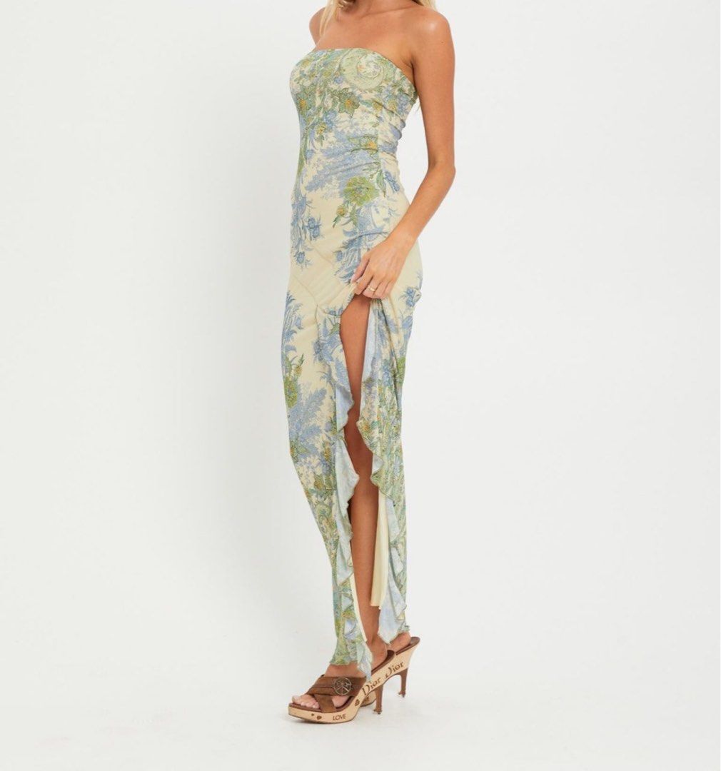 strapless floral dress (Category: Dresses) located in Tarlac. Submitted by luvanth (Listing ID 1385391429, Image 2). Description: ╰➤ mop: gcash or bdo ╰➤ mod: j&t or lbc.