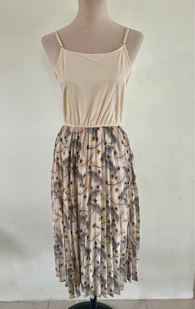 strappy dress (Category: Dresses) located in Dinalupihan. Submitted by pinkshop21 (Listing ID 1385241130, Image 1). Description: All items are preloved Please manage your expectation Bust size 36 waistline 28 to 30 lenght size 40.
