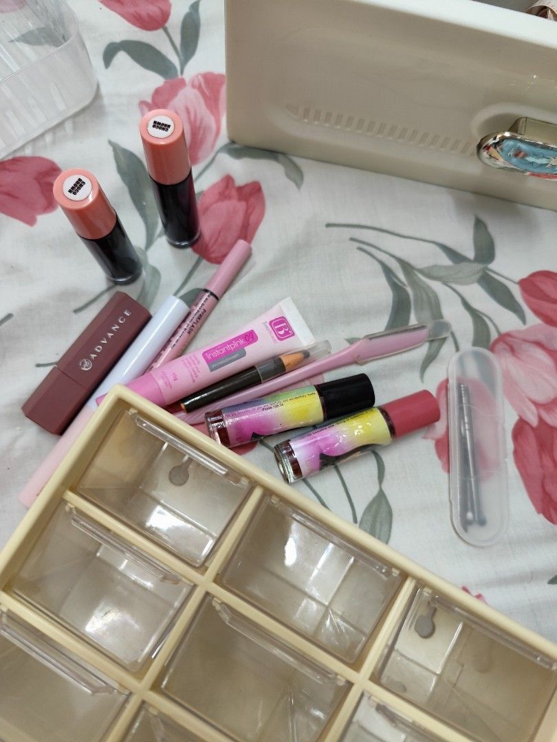 Make up lippies FREE 9 grid ORGANIZER storage (Category: Makeup) located in Cavite. Submitted by jane_ava (Listing ID 1385334221, Image 2). Description: bundle with freebie may nahalong bago pa for swatch ung iba 80% blushes,pangkilay, black liner, mascara. ebbmatte lipstick.