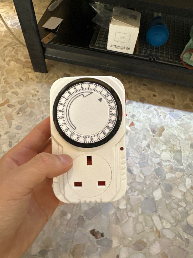 Timer Socket 24hr (Category: Other Home Appliances) located in Singapore. Submitted by bombom__ (Listing ID 1385302522, Image 1). Description: Good condition, just some dust on it Does not come with instructions, but i can explain to you how to use it .