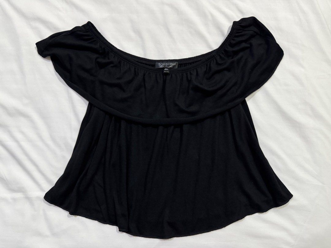 Topshop Navy Blue Off-Shoulder Top (Category: Blouses) located in San Juan City. Submitted by katkatsedit (Listing ID 1385284762, Image 1). Description: .