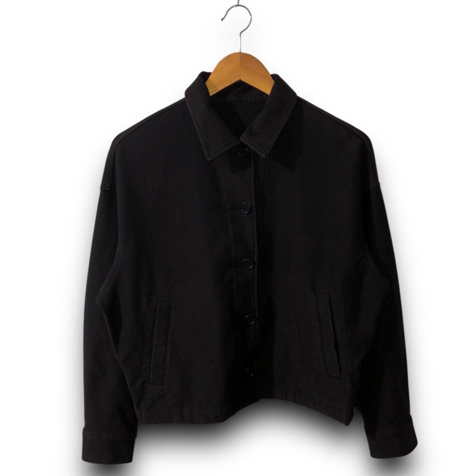 Uniqlo Boxy Fit Workwear (Category: Coats, Jackets and Outerwear) located in Puerto Princesa. Submitted by vanjagmis (Listing ID 1385347672, Image 1). Description: Uniqlo Boxy Fit Workwear ♻️SIZE: M-L ♻️DIMENSION: 21 x 22 ♻️CONDITION: Excellent ♻️ISSUE: None 💸MINE: 600 Free Shipping 🚨No return and exchange. 🚨Check all the details and pics before purchasing the item. 🚨Color may vary due to lighting. 🚨Manage your expectations since all items a