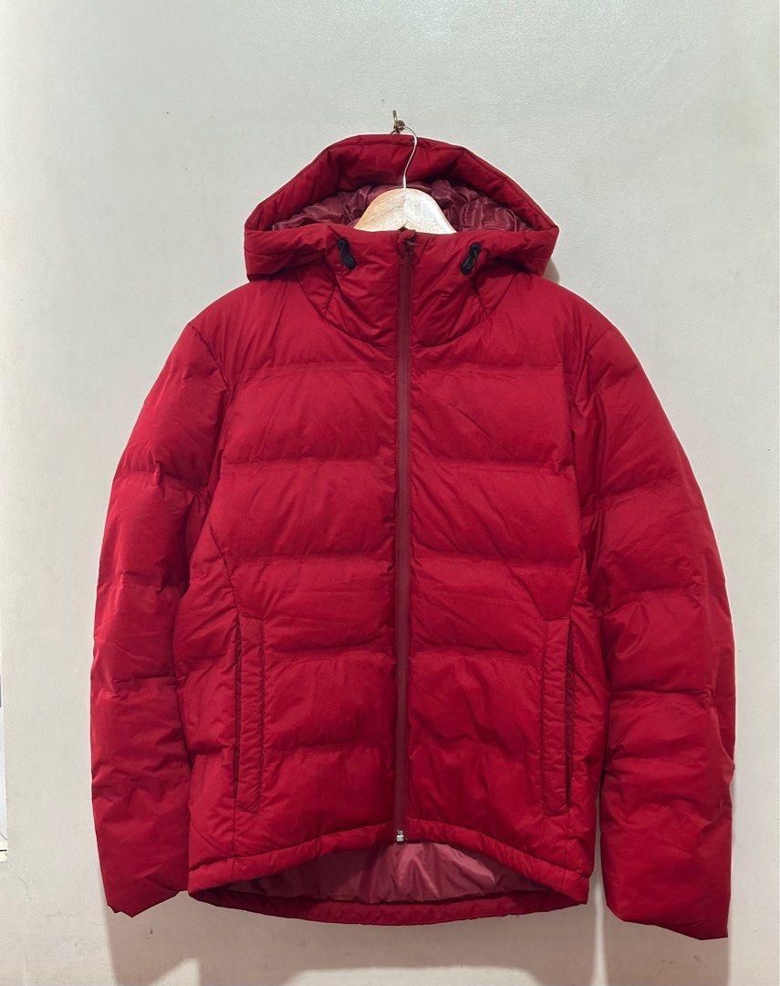 Uniqlo Seamless Down Red Puffer Jacket Men Small (Category: Coats, Jackets and Outerwear) located in Balanga. Submitted by winterlab_ph (Listing ID 1385395567, Image 1). Description: Code 0203 W 21.5 L 24.5 Sh 18 Sl 25.