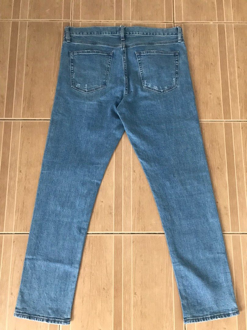 Uniqlo Slim Fit Jeans (Category: Jeans) located in Paranaque City. Submitted by melvinmarquez (Listing ID 1385279352, Image 2). Description: For Sale Only Uniqlo Slim Fit Jeans Size 34” waist(41” Length) In very good condition Pickup at Mon El Subdivision gate in front of Sm Bf Parañaque or shipping or lalamove delivery at buyers expense .