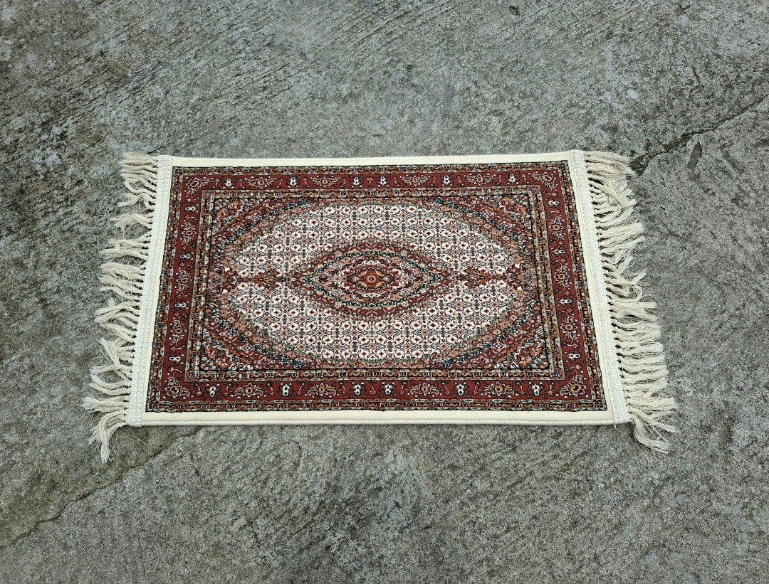 Vintage Persian Small Rug (Category: Carpets, Mats & Flooring) located in Mabalacat. Submitted by thenewcraf32843 (Listing ID 1385285239, Image 2). Description: Vintage Persian Small Rug Brand new condition. 7 pcs available, 4 cream red - 3 black red design. Dimensions: L37 x W20 inches Price: 1.5k each sale Shop is located in Mabalacat Pampanga. We do shipping. Dm to purchase.