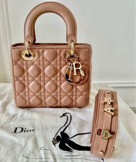 (Kategori: ) berada di . Dikirim oleh brandedboutiquez (ID iklan 1385591008, Gambar 1). Deskripsi: .
