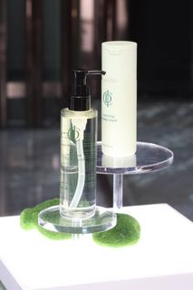 đ Riman Liman #incellderm #â Korea's NO. 1 Skincare Brand Trial Event đ
Giant Centella "BYoungPool", NMN, Exosomes, and Amino Acids, Globally Exclusive Technology: Liposome + Ultra-Micro Flow, Directly Penetrates Cells, 7-Day Skin Renewal - Dewy Glow Skin64220933144835110