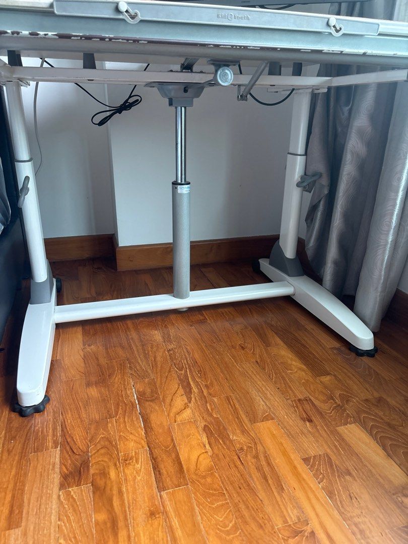 Adjustable Drafting Table (Category: Tables & Sets) located in Singapore. Submitted by krishnasa89652 (Listing ID 1385505200, Image 2). Description: .