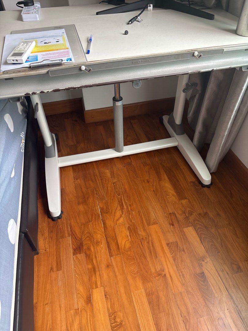 Adjustable Drafting Table (Category: Tables & Sets) located in Singapore. Submitted by krishnasa89652 (Listing ID 1385505200, Image 1). Description: .