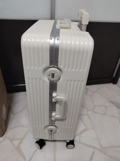 (Category: ) located in . Submitted by qqaaronqq (Listing ID 1385575322, Image 1). Description: .