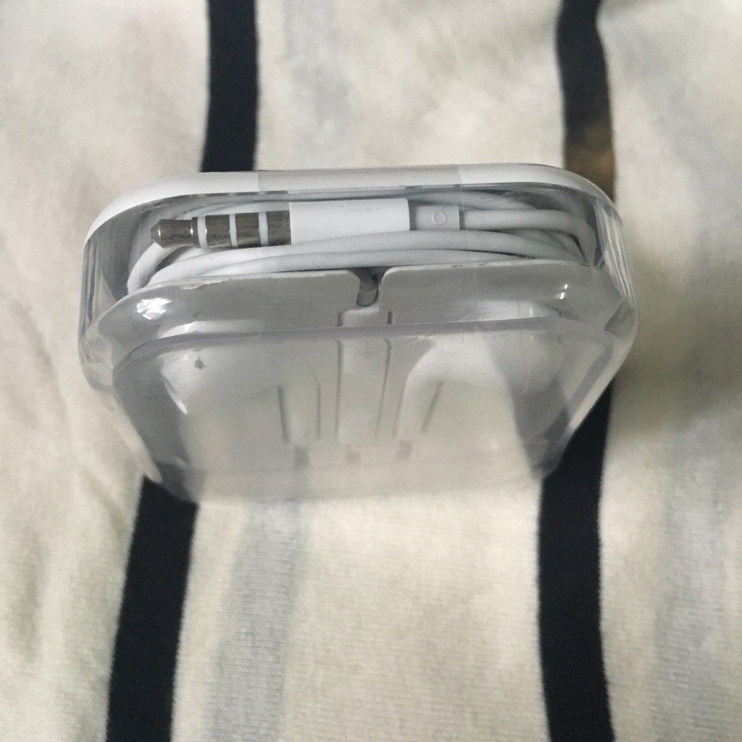 Apple iPhone iPad 3.5mm jack Earpods Headset (Category: Chargers & Cables) located in Manila. Submitted by dshaina1990911 (Listing ID 1385602798, Image 2). Description: Apple iPhone iPad 3.5mm jack Earpods Headset For Php 300 Good for Apple and Android Good quality Loud sounds and bass Brand new We accept resellers For pick up and delivery .
