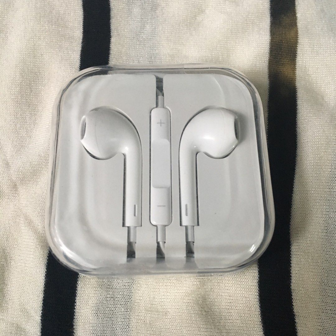 Apple iPhone iPad 3.5mm jack Earpods Headset (Category: Chargers & Cables) located in Manila. Submitted by dshaina1990911 (Listing ID 1385602798, Image 1). Description: Apple iPhone iPad 3.5mm jack Earpods Headset For Php 300 Good for Apple and Android Good quality Loud sounds and bass Brand new We accept resellers For pick up and delivery .
