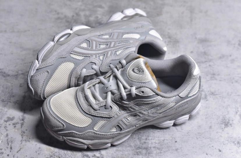 ASICS Gel-NYC Cream Cloud Grey shoes (Category: Sneakers) located in Singapore. Submitted by outletangels (Listing ID 1385454049, Image 1). Description: 🚨FLASH SALES ! 🔥DM while sales , stocks & sizes lasts ! 🤍FREE doorstep delivery 🍀BRAND NEW , ALL SIZES AVAILABLE 💞Second pair discounted ✨original factory outlet products Why Us ? 😊1,000+ REVIEWS & happy customers 💯QUALITY & PRICE.