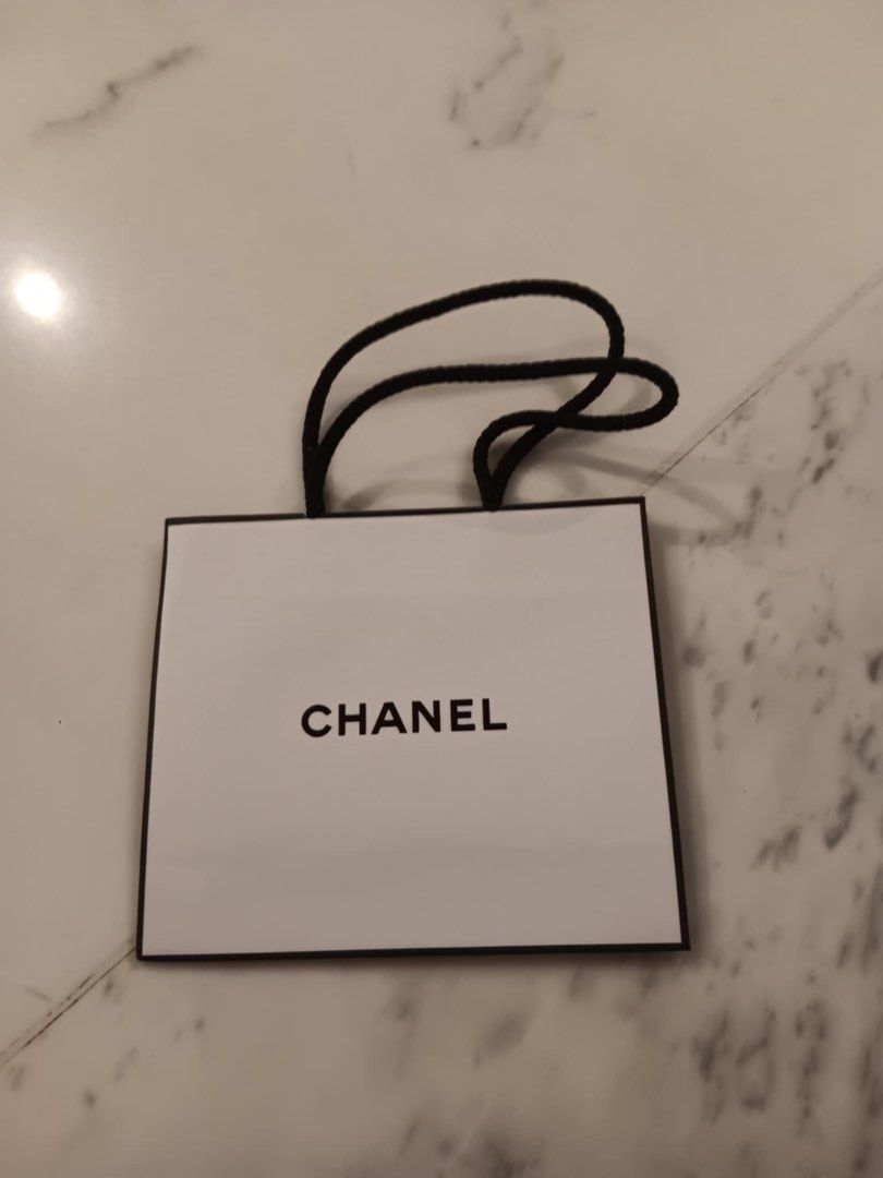 💯authentic Chanel paperbags (Category: Luxury Accessories) located in Quezon City. Submitted by outlet18 (Listing ID 1385580056, Image 3). Description: assorted sizes available price ranges from 500 up.