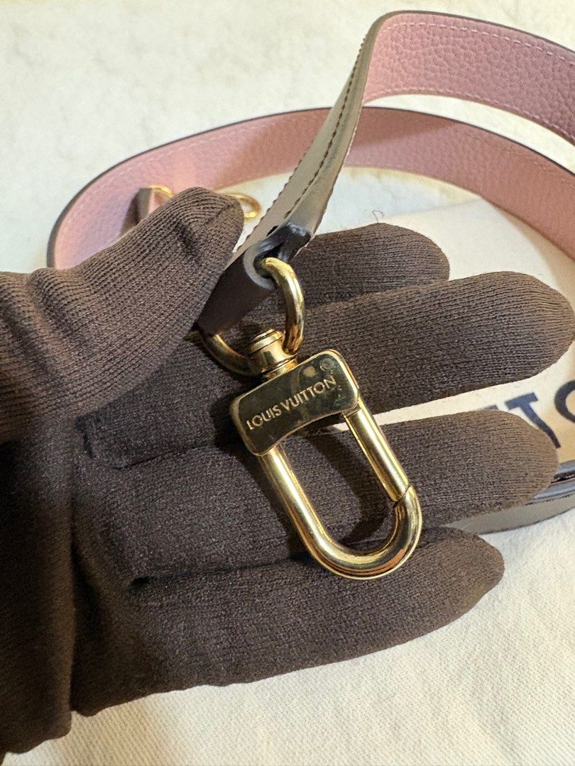 Authentic Louis Vuitton Bond Street Bag Strap (Category: Luxury Bags & Wallets) located in Binangonan. Submitted by makoleksyon (Listing ID 1385537841, Image 2). Description: Excellent condition Like new May gagas lng yung isang hardware nya pero di naman halata pag ginamit RFS nabinta na yung bag ngayon lang nakita yung strap 😅 Comes with dust bag Bought in Japan 💯% Authentic Money back guarantee Bought in Japan .
