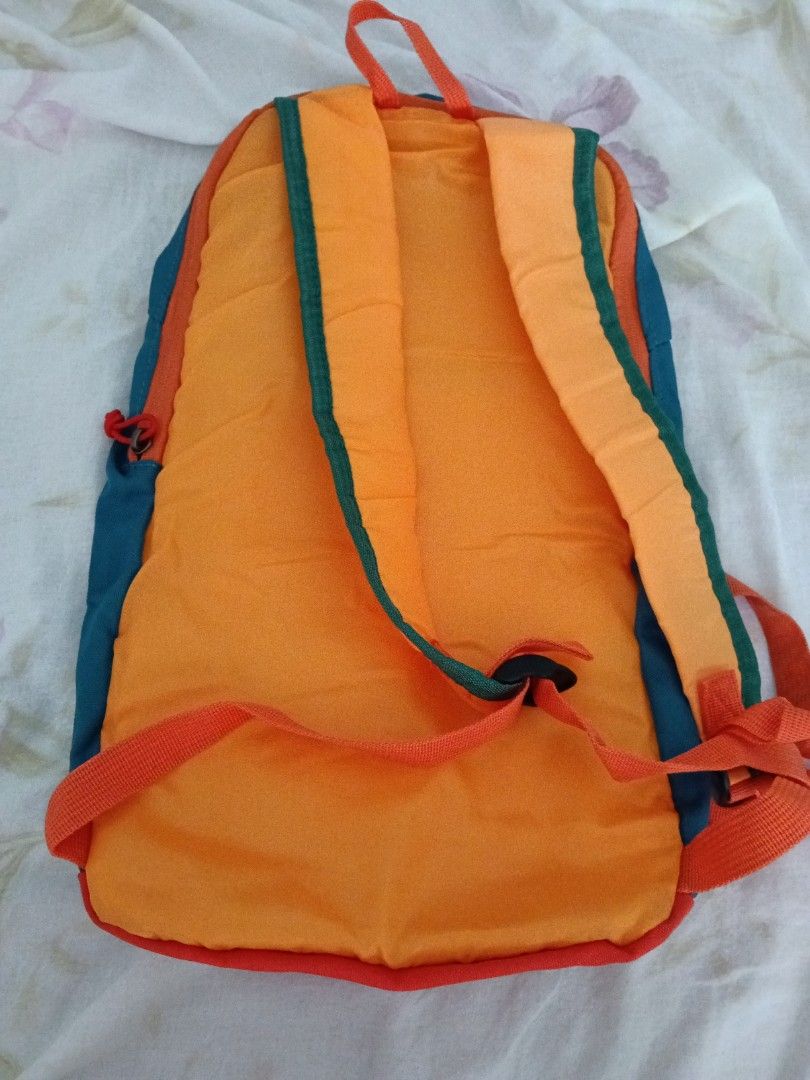 Backpack (Category: Other Sports Equipment and Supplies) located in Singapore. Submitted by kelor (Listing ID 1385516941, Image 2). Description: sell off as no use.