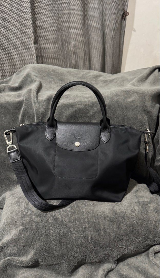 Bags (Category: Luxury Bags & Wallets) located in Quezon City. Submitted by tarhenzki (Listing ID 1385561274, Image 1). Description: Longchamp Le Piliage Neo Medium Nylon Shoulder Bag Lightly used..