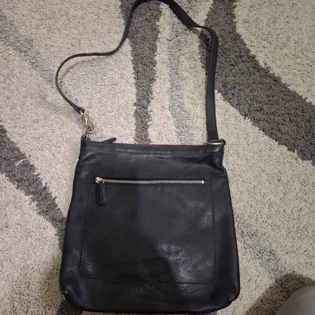 Bally Leather Crossbody Bag (Category: Sling Bags) located in Makati City. Submitted by jca2025 (Listing ID 1385455982, Image 1). Description: auuthentic. bought abroad a few years ago. soft leather . just needs cleaning issue on last pic: zipper lining has some tear but zipper still works.