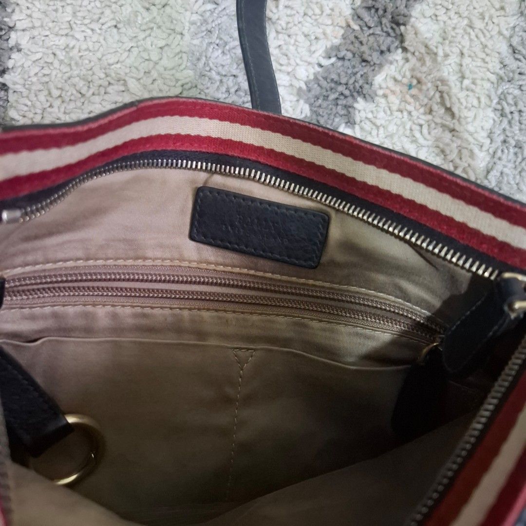 Bally Leather Crossbody Bag (Category: Sling Bags) located in Makati City. Submitted by jca2025 (Listing ID 1385455982, Image 2). Description: auuthentic. bought abroad a few years ago. soft leather . just needs cleaning issue on last pic: zipper lining has some tear but zipper still works.