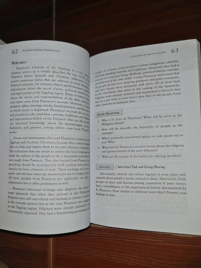 Batis Sources in Philippine History (Category: Textbooks) located in Cavite. Submitted by yionessthegreat (Listing ID 1385558809, Image 2). Description: Walang sulat..