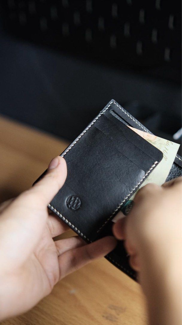 Bespoke Italian Leather Wallet with Airtag (Category: Wallets & Card Holders) located in Paranaque City. Submitted by albert_marcelo (Listing ID 1385454095, Image 3). Description: FOR SALE Bespoke Leather Wallet by Sinquo Leather Made from Italian Buttero Leather Size: 3.25” x 4.25” With slot for Apple Airtag With free Airtag RFS: Decluttering Item can be delivered from Moonwalk, Paranaque at buyer’s expense. .