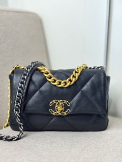 (Category: ) located in . Submitted by purgingmycloset888 (Listing ID 1385465870, Image 1). Description: .