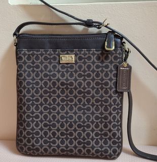 (Category: ) located in . Submitted by auntysells (Listing ID 1385562034, Image 1). Description: .