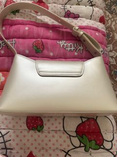 (Category: ) located in . Submitted by chekedah (Listing ID 1385497915, Image 1). Description: .