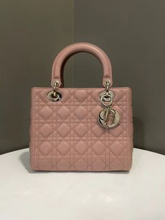 (Category: ) located in . Submitted by lovelotsluxury (Listing ID 1385536704, Image 1). Description: .