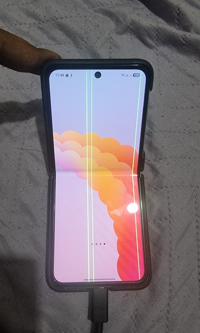 Flip 3 (Category: Samsung) located in Manila. Submitted by constellations094 (Listing ID 1385590700, Image 2). Description: decluterring ^^ still working well but has line negotiable pa^^.
