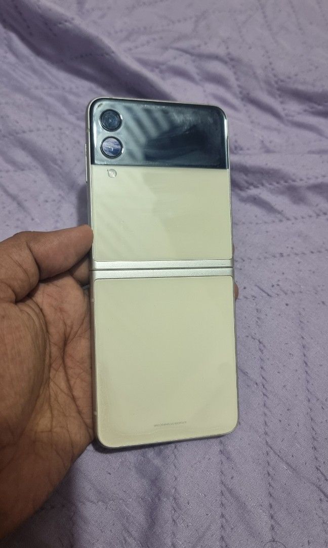 Flip 3 (Category: Samsung) located in Manila. Submitted by constellations094 (Listing ID 1385590700, Image 3). Description: decluterring ^^ still working well but has line negotiable pa^^.