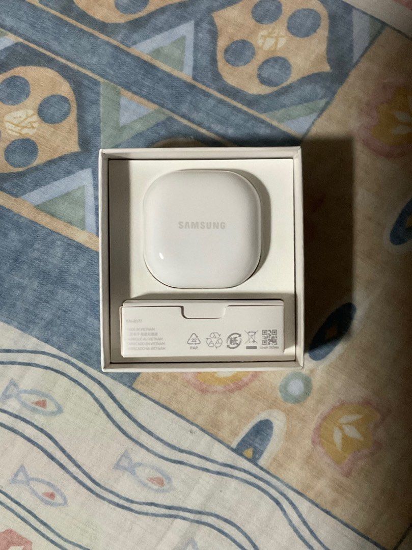 Galaxy Buds 2 (unsealed) (Category: Earphones) located in Manila. Submitted by 2025.gadgetspot (Listing ID 1383327854, Image 3). Description: GALAXY BUDS 2 FS/LFB Unsealed, never been used, authentic from US selling for ₱4000 - 4 stocks price still negotiable meetups/ shipping 📍qc pm if interested..