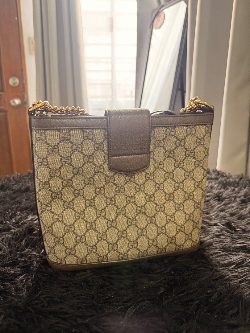 Gucci GG supreme bucket bag medium size (Category: Luxury Bags & Wallets) located in Quezon City. Submitted by maefurio (Listing ID 1385491863, Image 2). Description: .