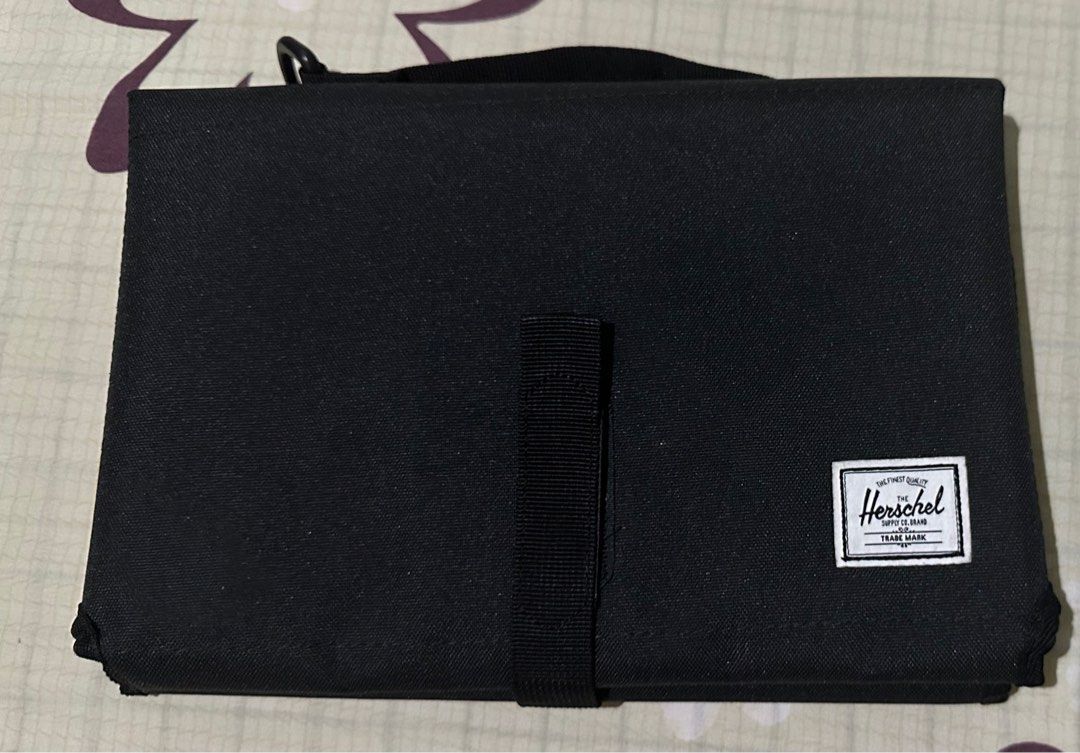 Herschel Diaper Changing Mat (Category: Changing Mats & Accessories) located in Lipa City. Submitted by jalvs (Listing ID 1385549784, Image 1). Description: .